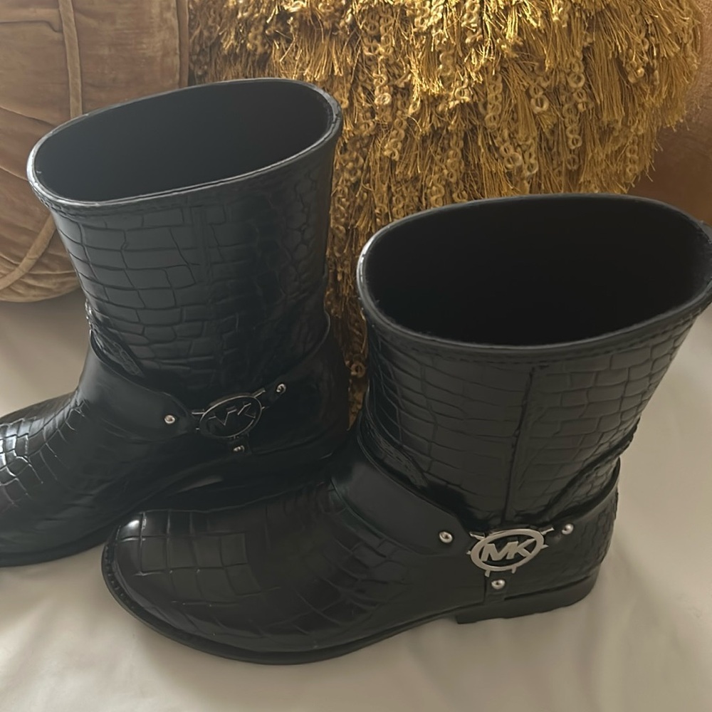 Michael Kors like new rain boots! Worn twice. Alligator texture